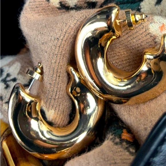 Vintage 18k gold tone Hollow Circle chunky hoop earrings - Picture 1 of 3